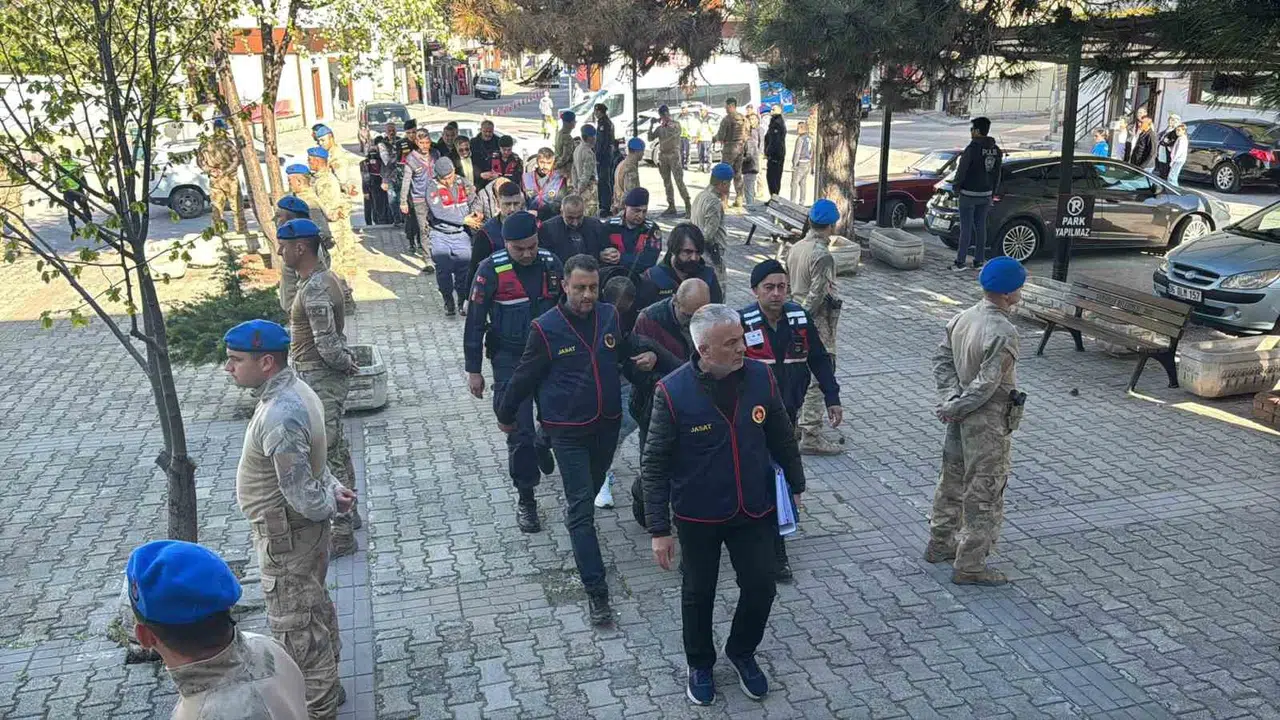 20 yıllık sırrı tüfek dipçiğindeki DNA çözdü: Kayıp Hamdi Karakuş dosyasında 10 şüpheli adliyede