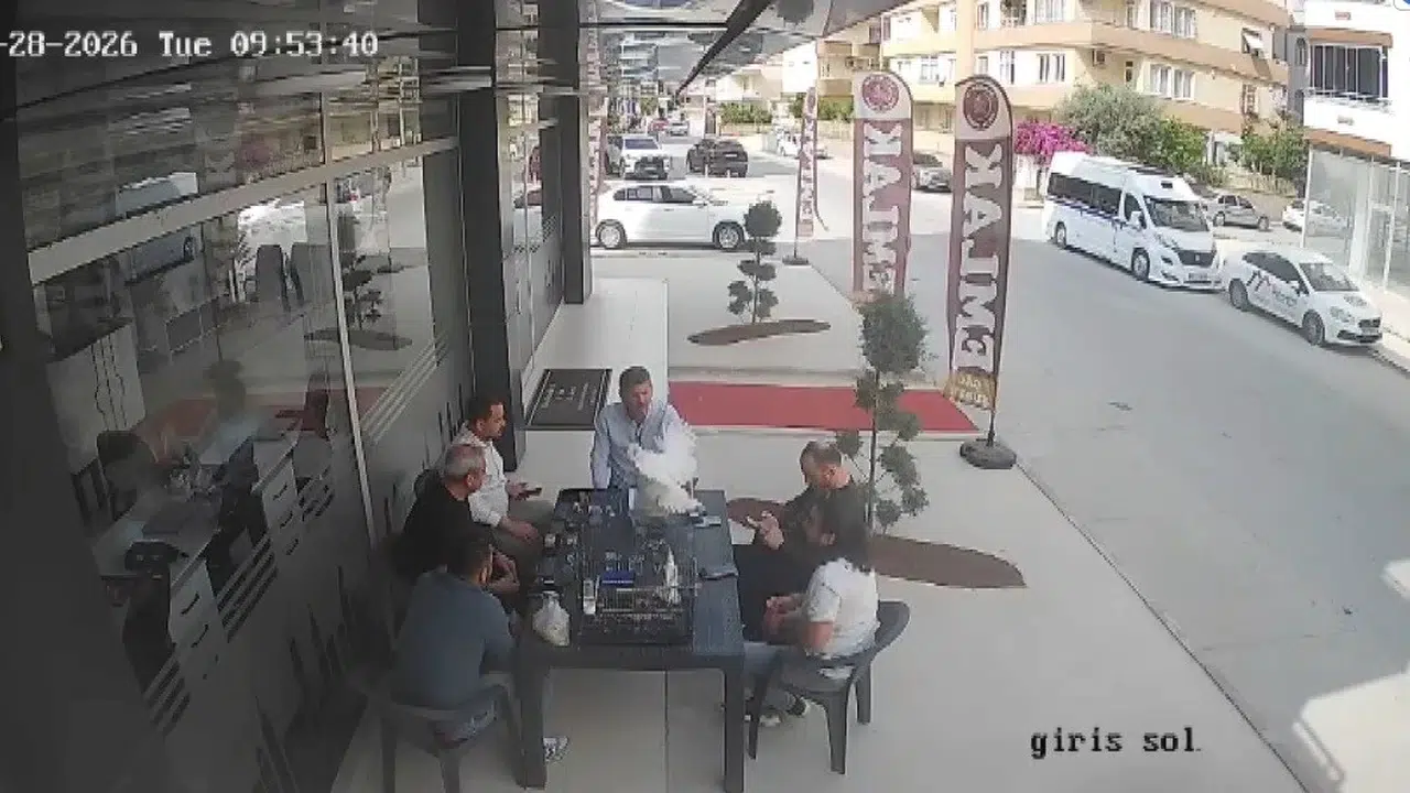 Çay keyfi kabusa dönüyordu: 5. kattan masaya iniş yaptı