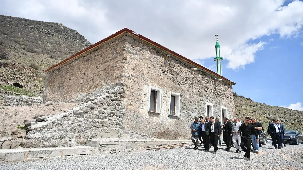 Develi’nin manevi muhafızı gün yüzüne çıkıyor: Başkan Büyükkılıç restorasyonu yerinde inceledi