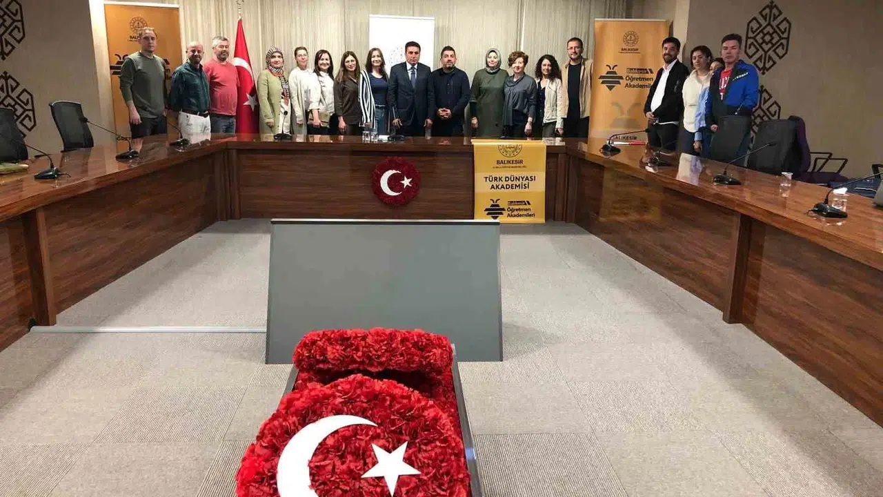 Köklerimizden geleceğe uzanan köprü: Türk dünyasının kadim gelenekleri Balıkesir’de masaya yatırıldı