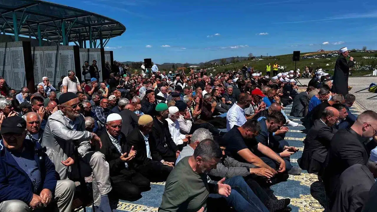 Vlasenica’nın acı dolu toprakları yıllar sonra huzura kavuştu: Katledilen 6 Boşnak dualarla defnedildi