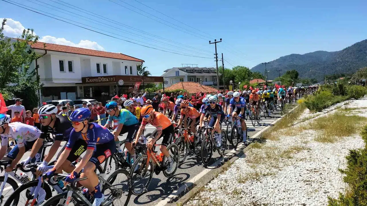 Köyceğiz’de bisiklet şöleni: Dünya yıldızlarına sevgi seli