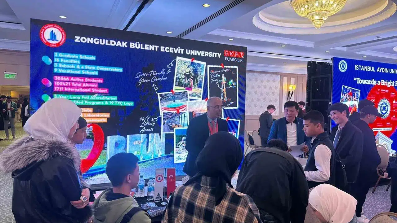 Özbekistan’da Türk rüzgarı: BEUN standı aday öğrencilerin akınına uğradı