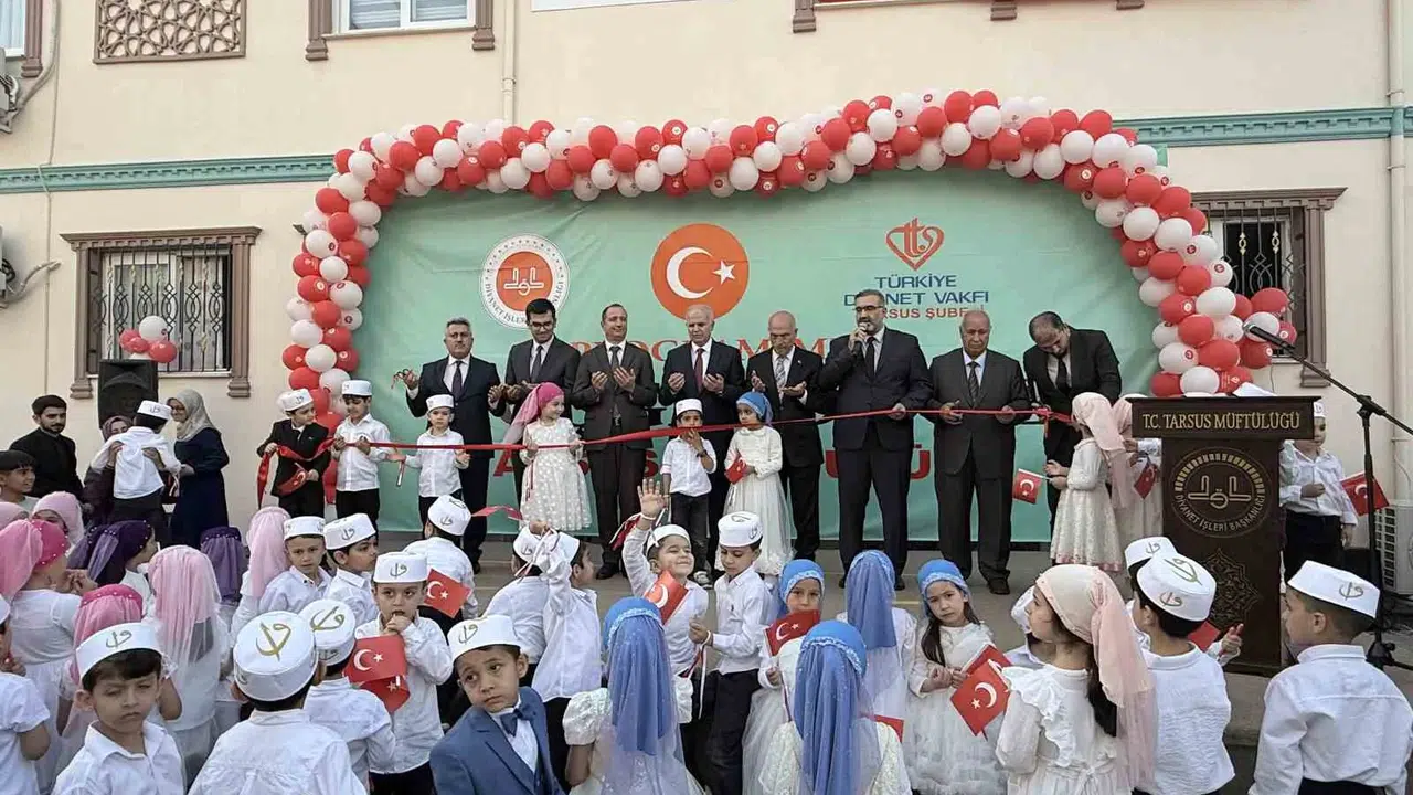 Tarsus’ta eğitime yeni soluk: Vefalı öğretmenin ismi ilim yuvasında yaşayacak