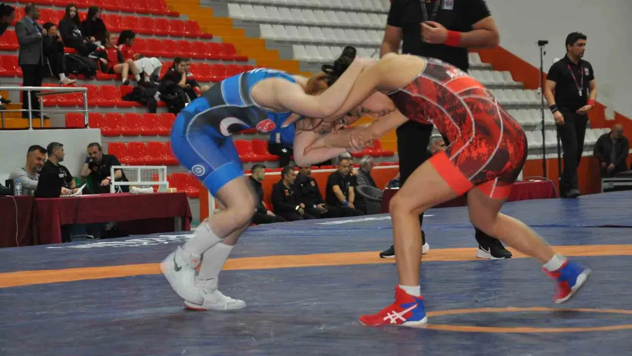 Kars’ın gurur günü: Geleceğin olimpiyat şampiyonları minderde devleşiyor