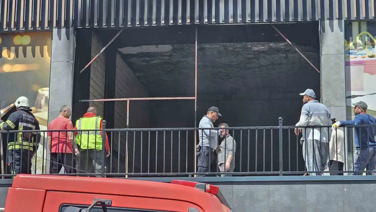 Elazığ’da dükkandan yükselen dumanlar mahalleyi ayağa kaldırdı: İtfaiye ekipleri zamanla yarıştı