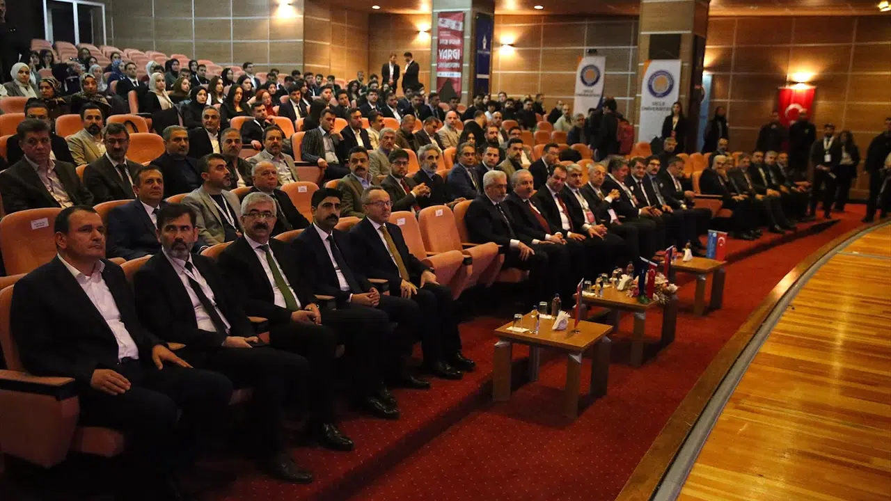 Hukuk sadece kanun metinlerinden ibaret değil: Geleceğin hukukçuları Diyarbakır’da buluştu