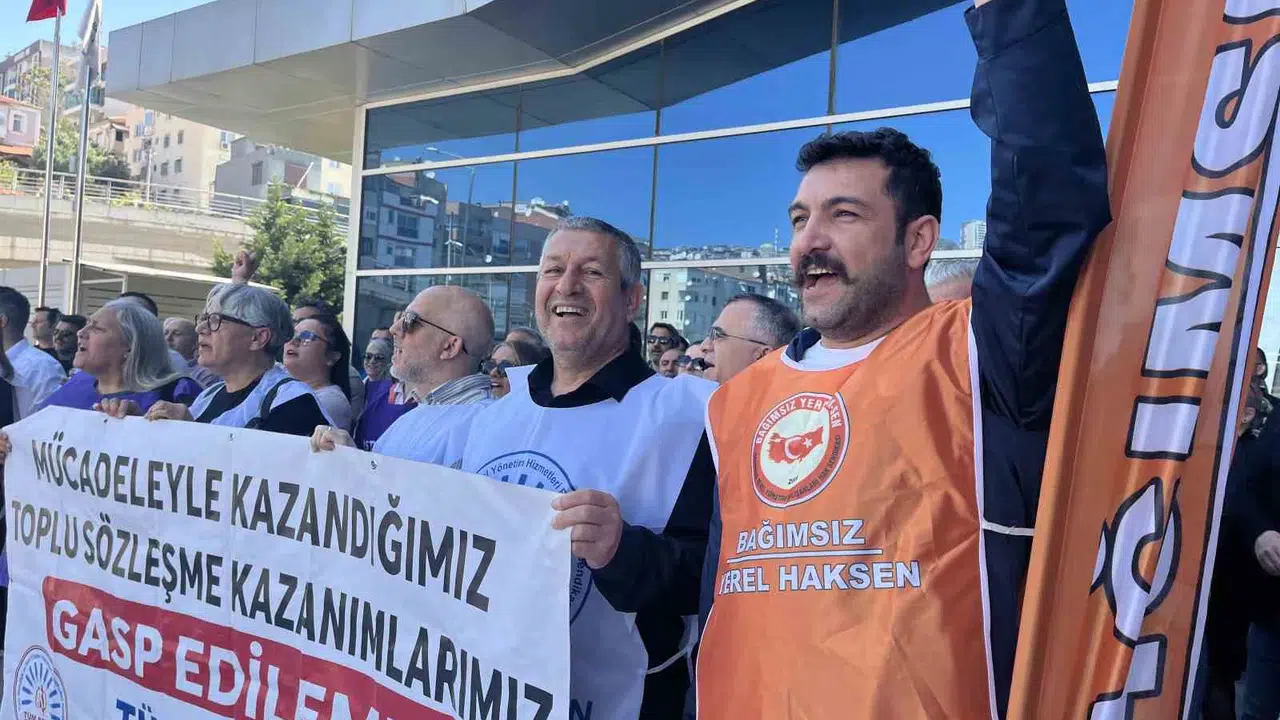 İzmir'de belediye koridorlarında maaş krizi: Memurlar 'yarı yarıya' teklife karşı iş bıraktı