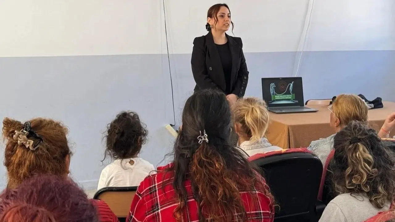 Adana'da hükümlü kadınlara rehberlik eli: Hem teknoloji hem de bağımlılıkla mücadele eğitimi