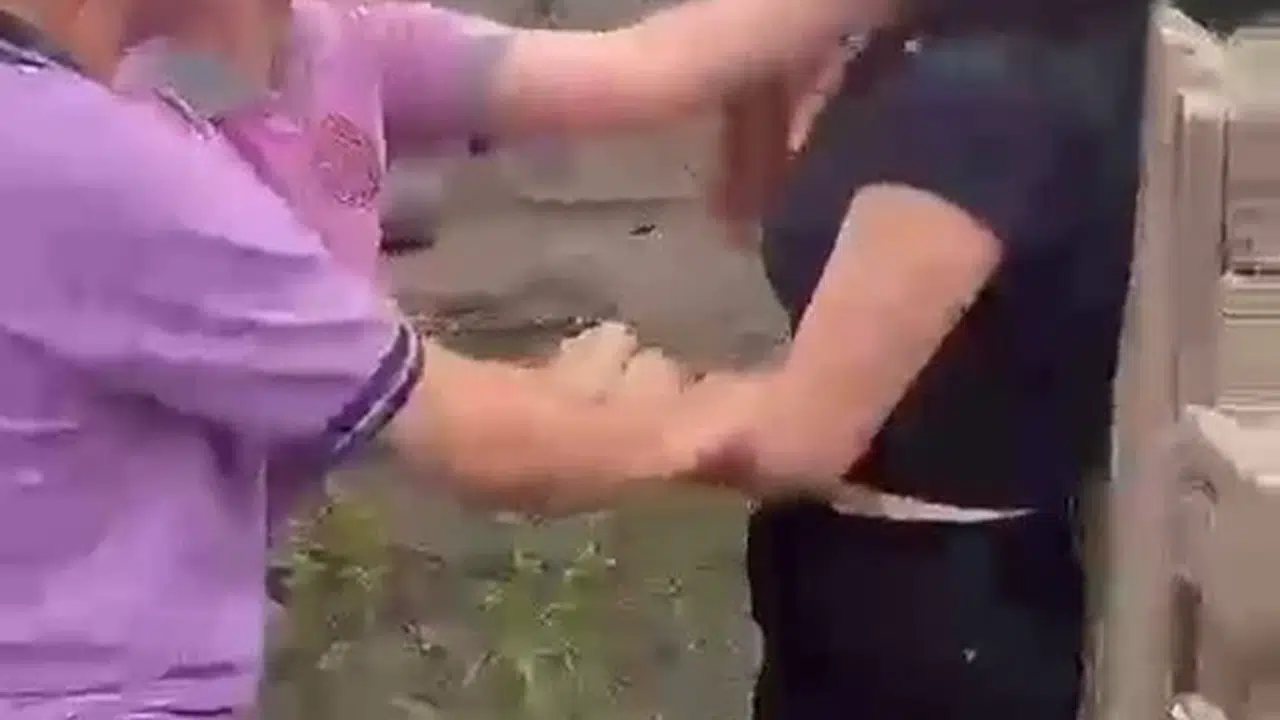 Muğla'da kan donduran görüntüler: Erkek meselesi yüzünden küçük kızı metruk binada darp ettiler