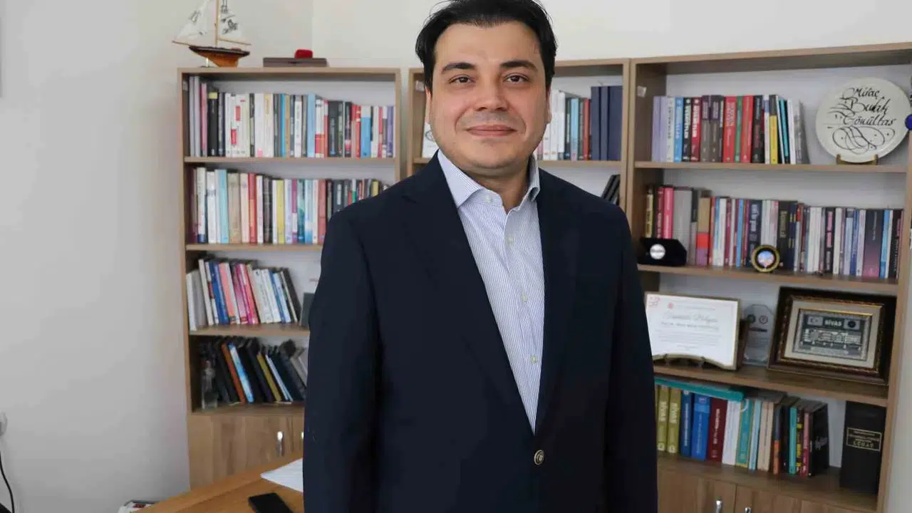 Saç tıraşından müzik seçimine: Çocukların kimlik gelişimini tehdit eden 'görünmez' tehlikeler