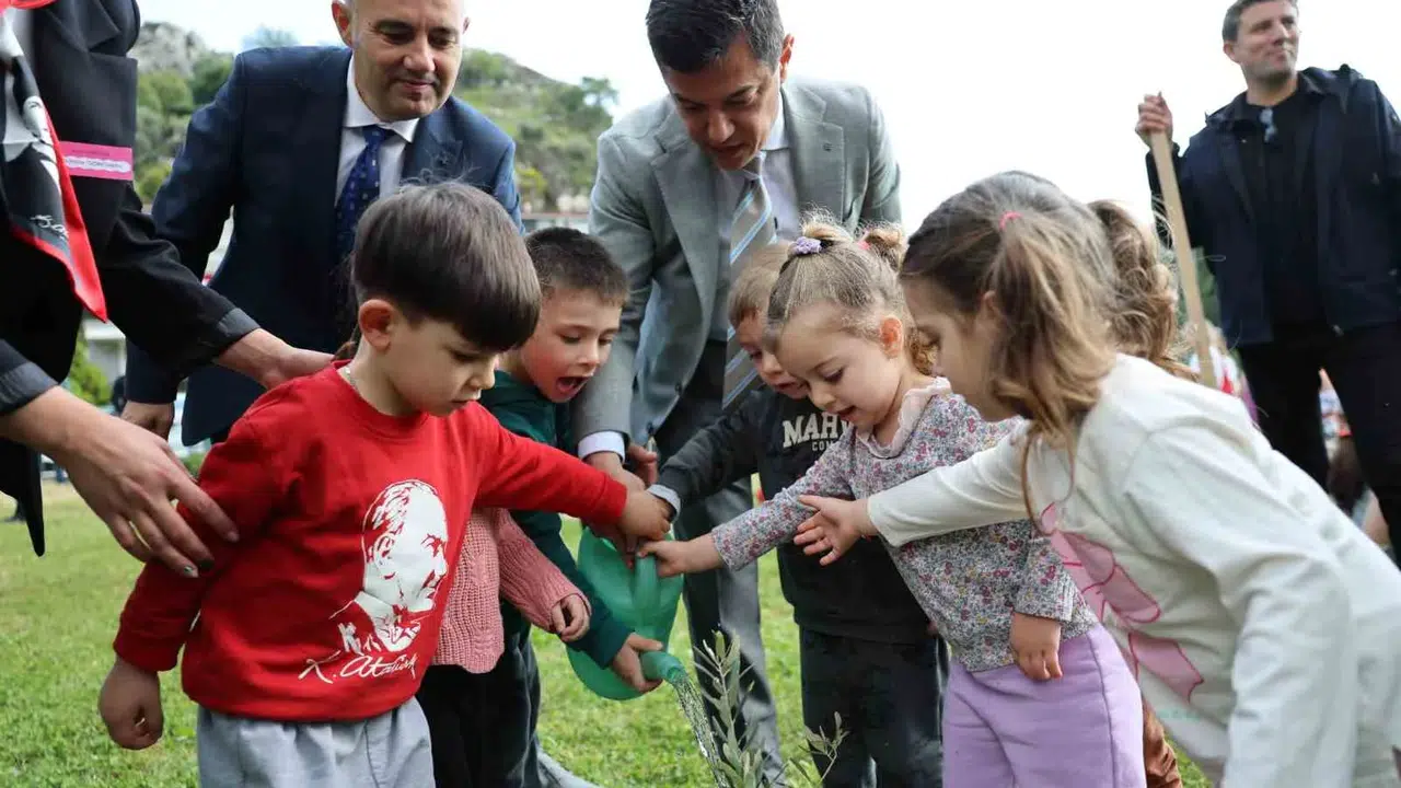 Sınırları aşan dostluk: Dünya çocukları Marmaris’te barış için bir araya geldi
