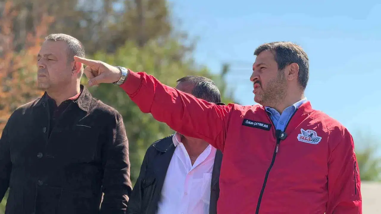 Parktaki manzara Başkan Çetinkaya’yı çileden çıkardı: Delikanlıysanız enerjinizi savaşta harcayın