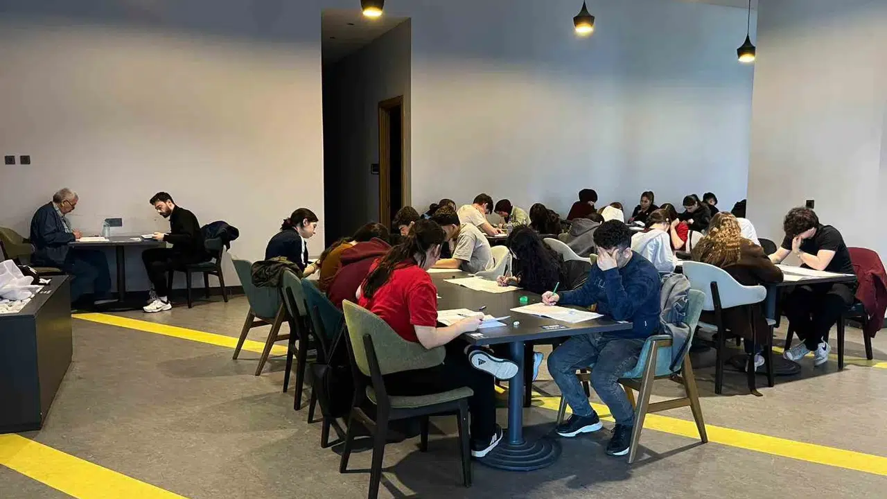 Üniversite yolunda dev destek: 508 öğrenci aynı anda ter döktü