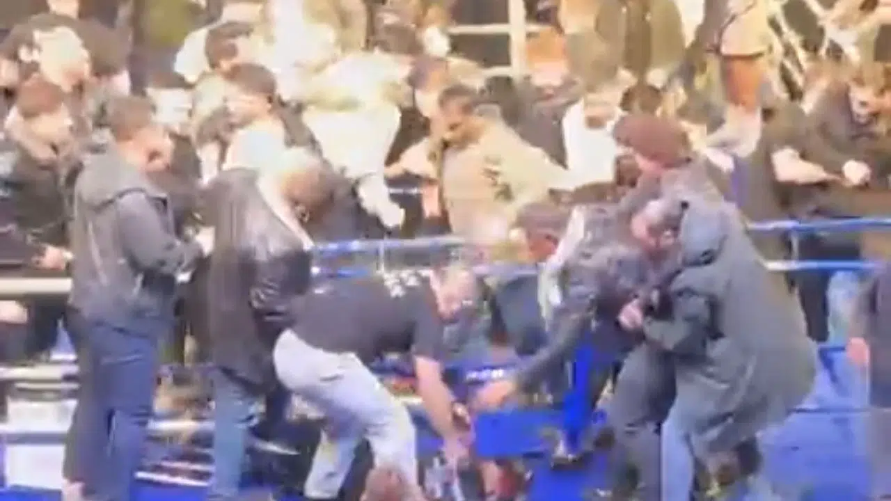 Trabzon’da boks ringinde skandal: Sporcular birbirine girdi, maç yarıda kaldı