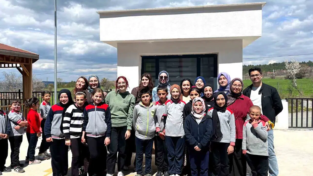 Meslek hayallerine mektuplu dokunuş: Minik öğrencilerin büyük heyecanı