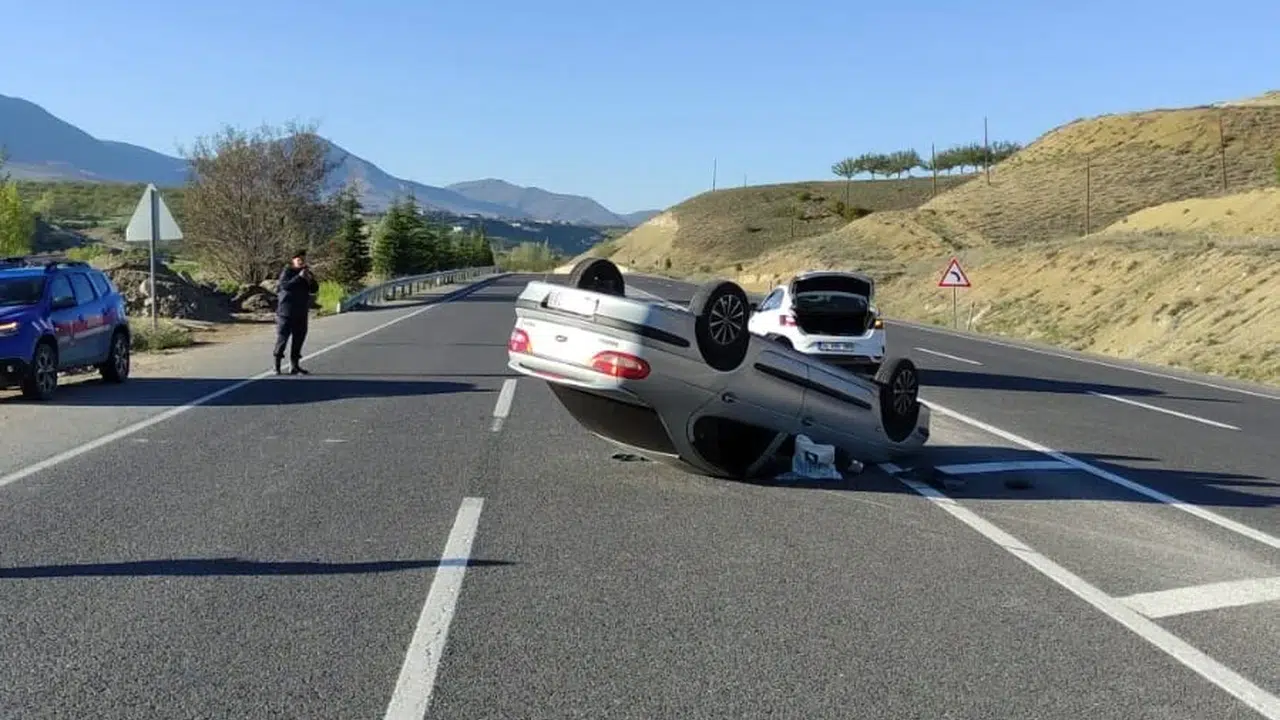 Malatya yolunda korkunç kaza: Direksiyon hakimiyetini kaybeden sürücü ölümden döndü