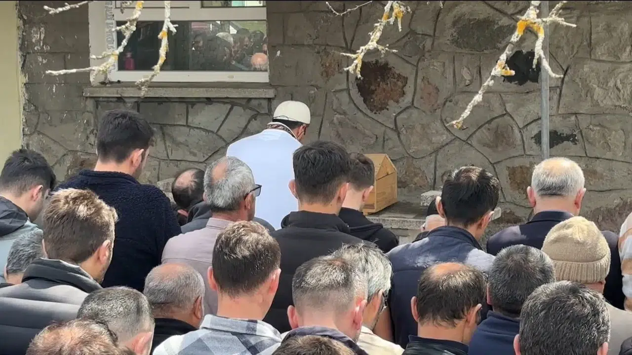 Bolu’da yürek yakan veda: Annesinin katlettiği 2 aylık Ela bebek toprağa verildi