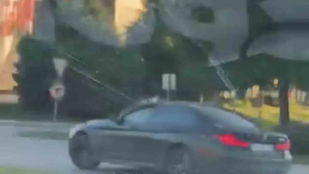 Trafikte dehşet anları: Bursa'da otomobilin drift şovu kamerada