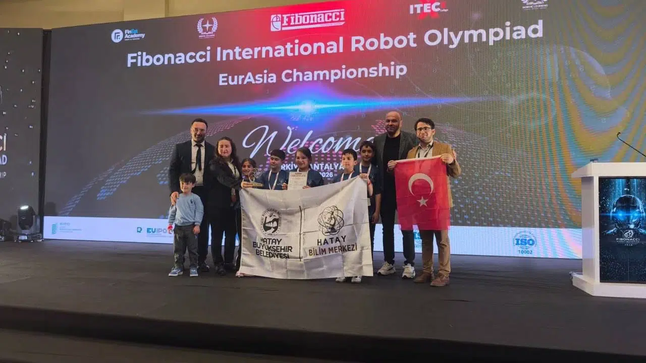 Hatay’ın genç dehaları dünyayı hayran bıraktı: Robot olimpiyatlarında çifte gurur