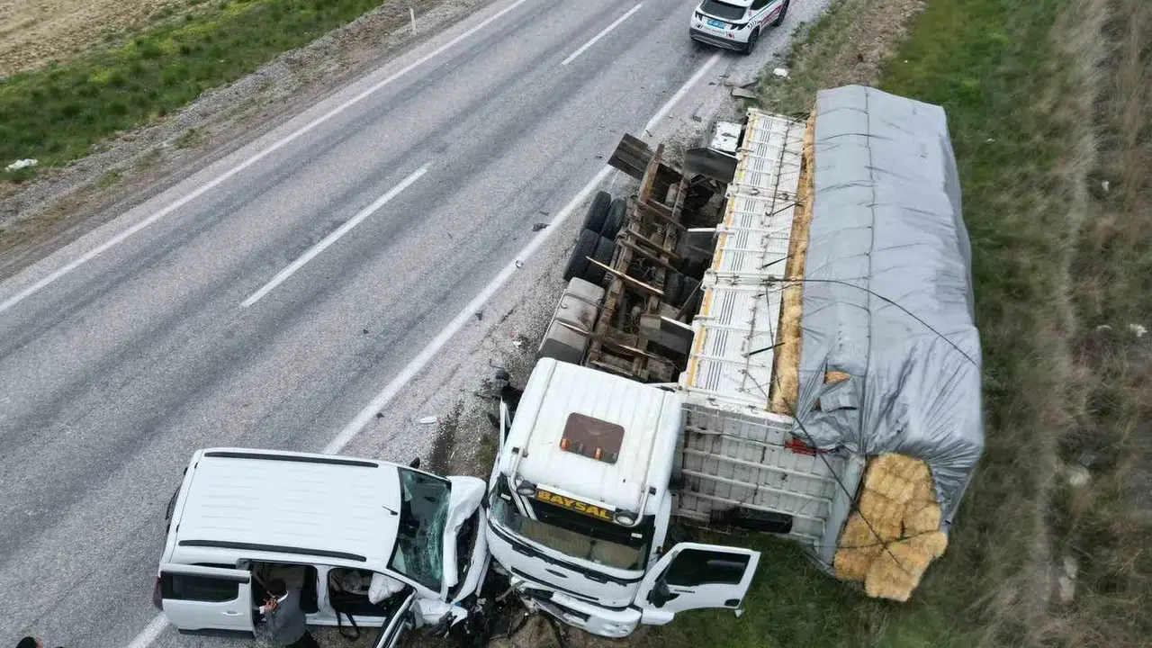 Afyonkarahisar’da ucuz atlatılan kaza: Tankerin boş olması olası bir felaketi önledi