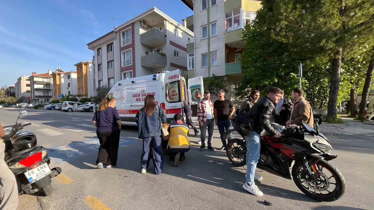 Menteşe’de korkutan zincirleme kaza: Kör nokta faciasında iki kişi yaralandı