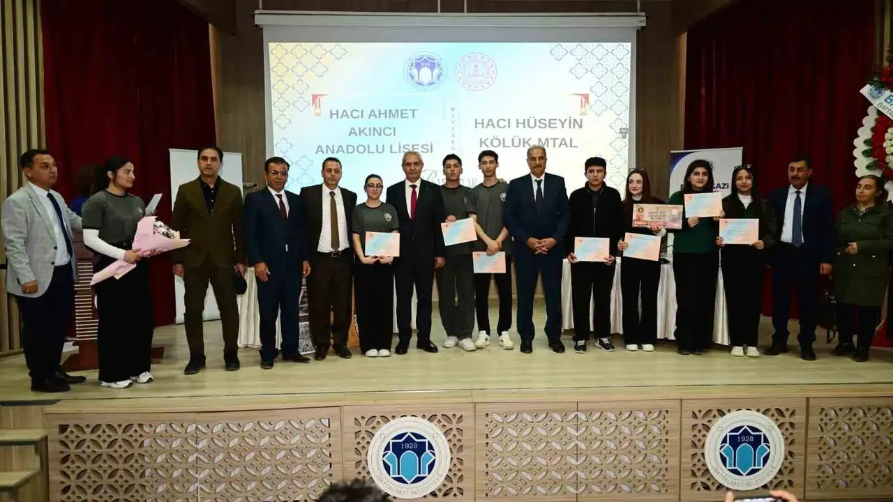 Gençlerin fikir savaşı Battalgazi’de sonuçlandı: Şehir planlamasını en iyi onlar savundu