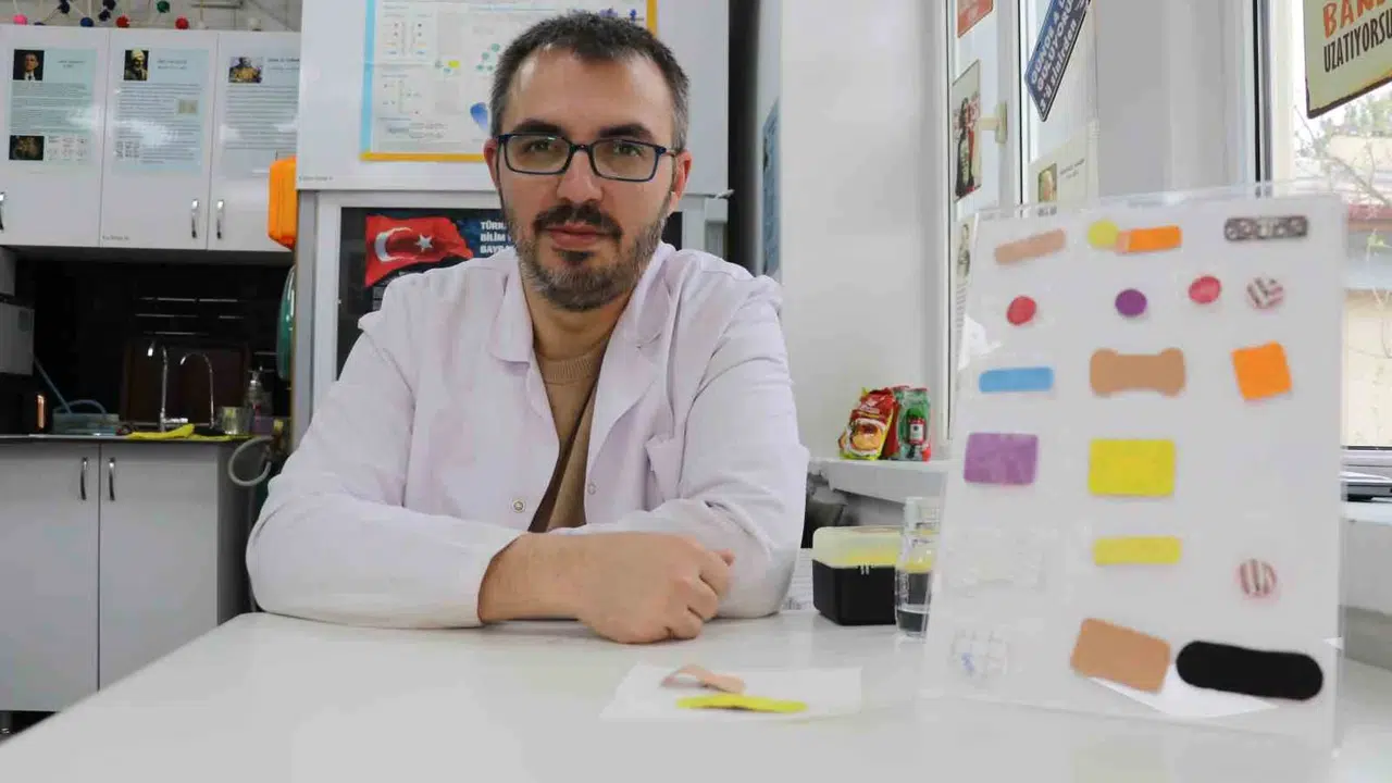 Atık takılar şifa kaynağına dönüştü: Dünyada bir ilk olan yara bandı enfeksiyonu tarihe gömüyor