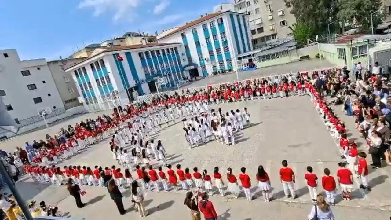 Sessizliğin gücü 23 Nisan’da buluştu: Miniklerden İstiklal Marşı’na anlamlı dokunuş