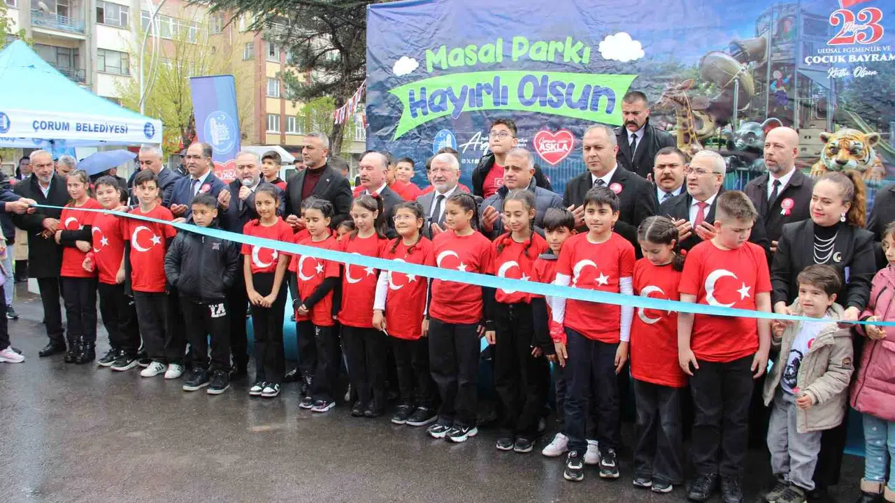 Başkanlık koltuğuna oturan miniklerin hayali gerçek oldu: Çorum’a masal gibi bir park kazandırıldı
