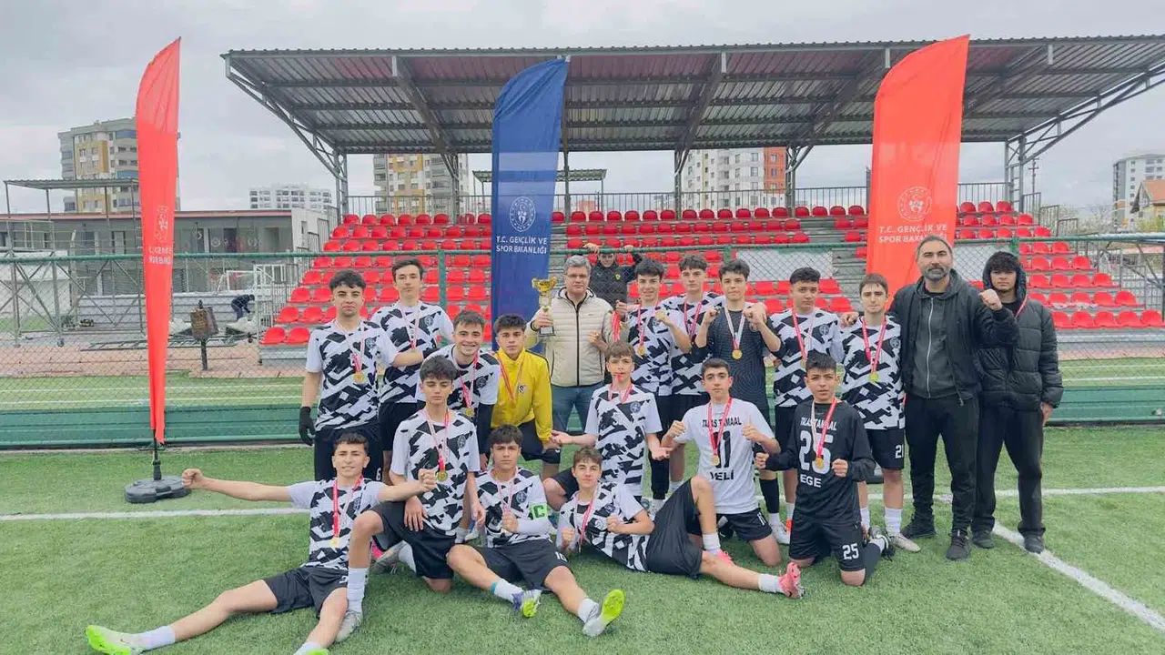 Kayseri'de nefes kesen final: Penaltı dramıyla gelen şampiyonluk