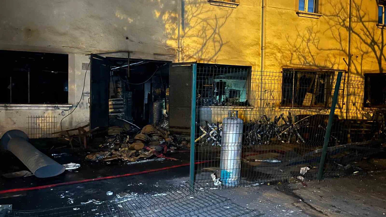 Arnavutköy’de metal fabrikasında sanayi tipi tüp patladı: 1’i ağır 3 işçi yaralandı