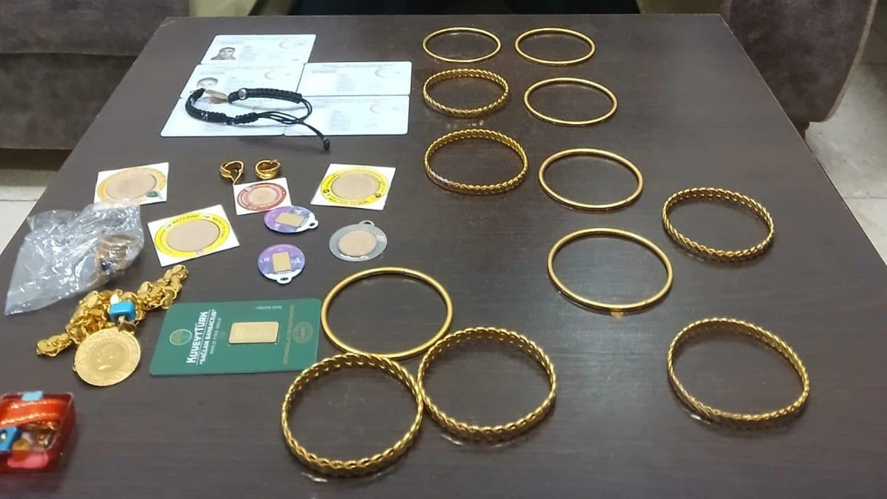 Diyarbakır’da otobüste unutulan çok sayıda altın sahibine teslim edildi