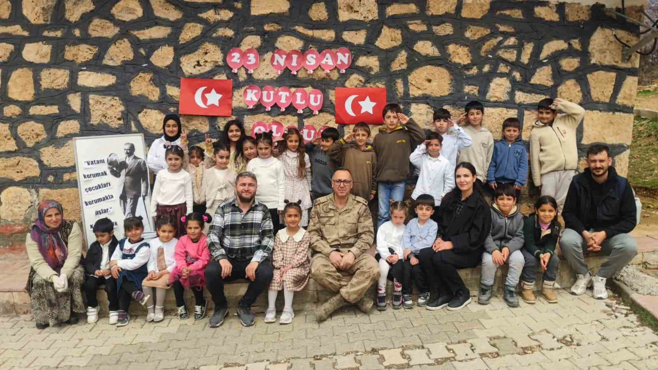 Veliler ve öğretmenler takdirle karşıladı: Van'da Jandarma kapı kapı dolaştı