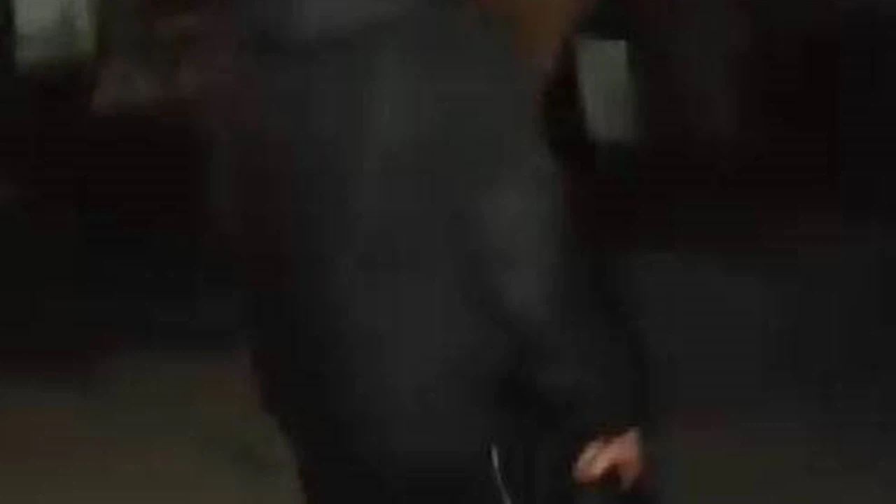 Küçükçekmece’de sokakta uzun namlulu silahla dolaştı, o anları kayda aldı