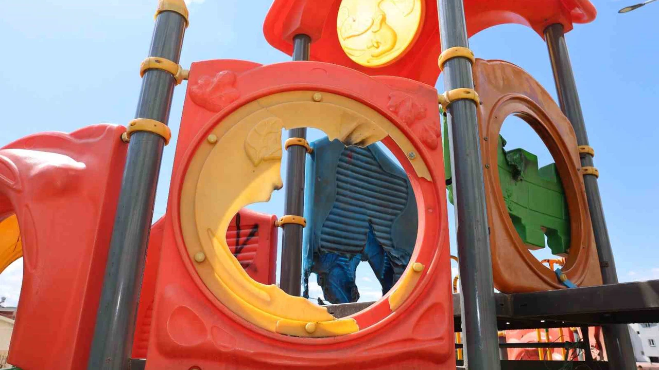 Kamu malına değil, geleceğe ihanet! Sakarya Parkı’nda çirkin saldırı