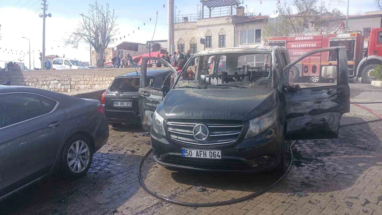 Nevşehir’de korkutan yangın: İtfaiye ekipleri 3 aracı güçlükle söndürdü