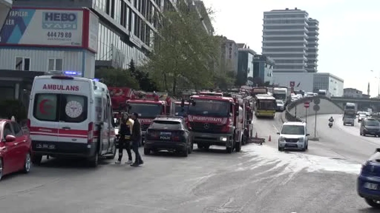 Pendik’te korku dolu dakikalar: Dev plazada mahsur kaldılar!
