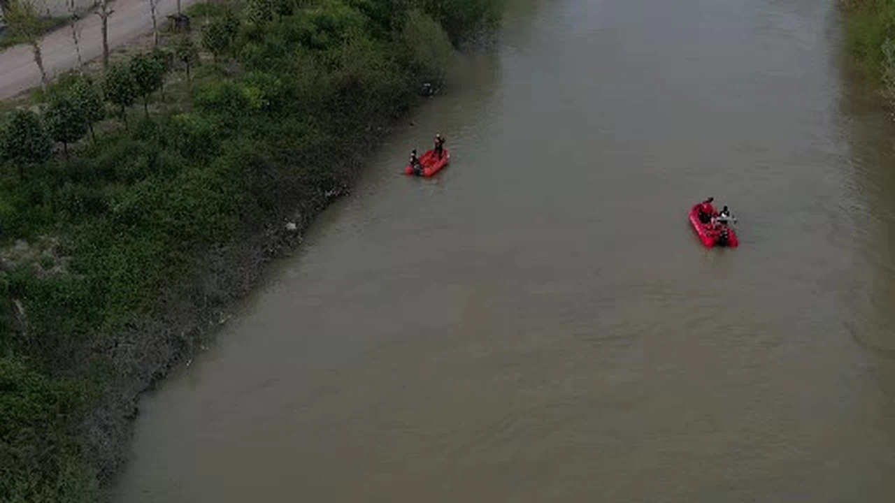 Sakarya Nehri’ne düşen çocuğu arama çalışmaları havadan görüntülendi