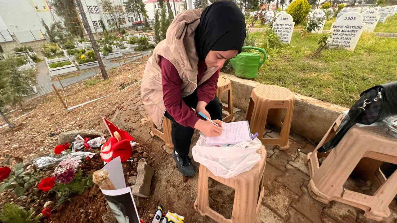 'Sizi koruyamadık!' Kahramanmaraş'taki mezarlık notu sosyal medyayı salladı!