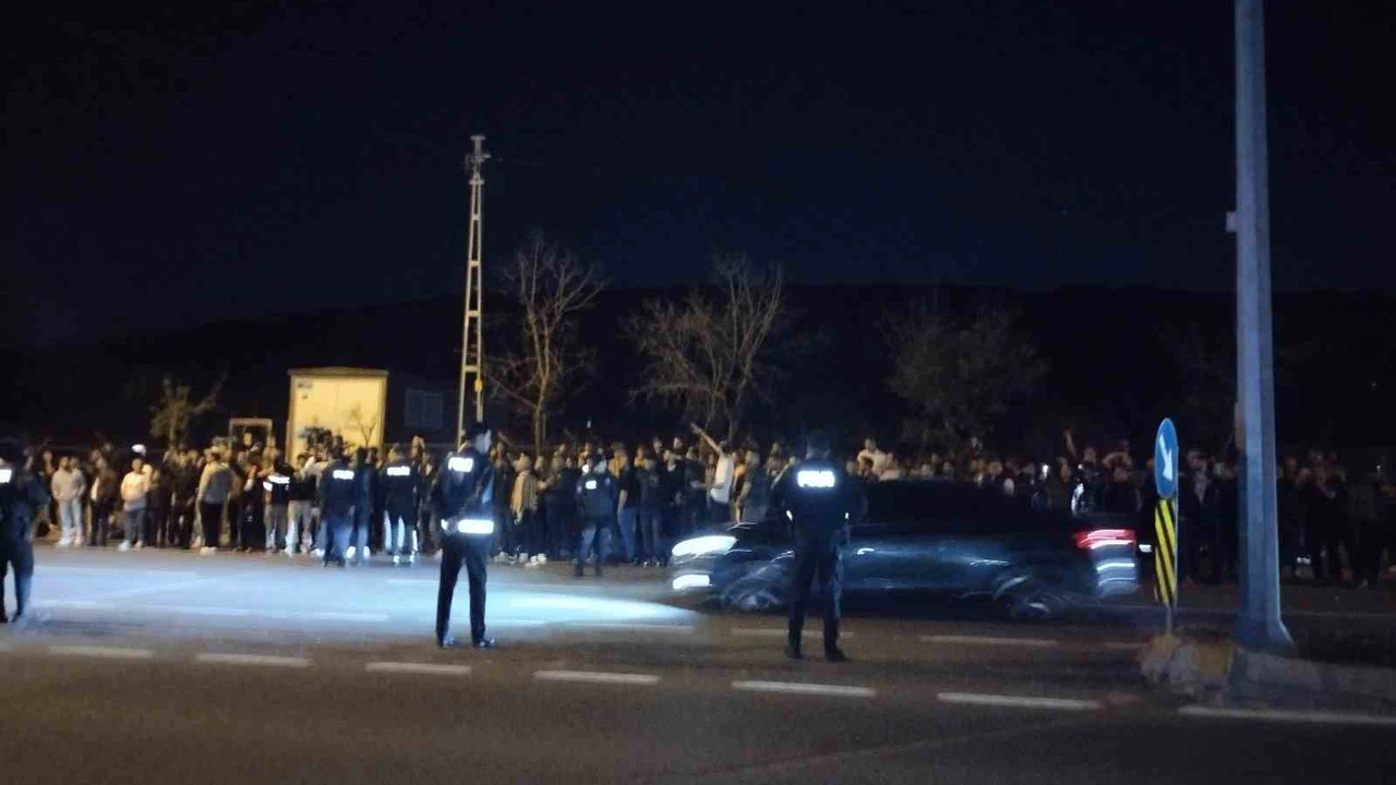 Samandıra’da Fenerbahçeli taraftarlar yönetim ve futbolculara tepki gösterdi