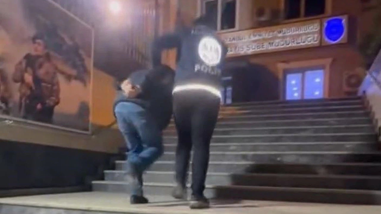 Sosyal medyada polis yeleği giyerek yayın yapan şahıs gözaltına alındı