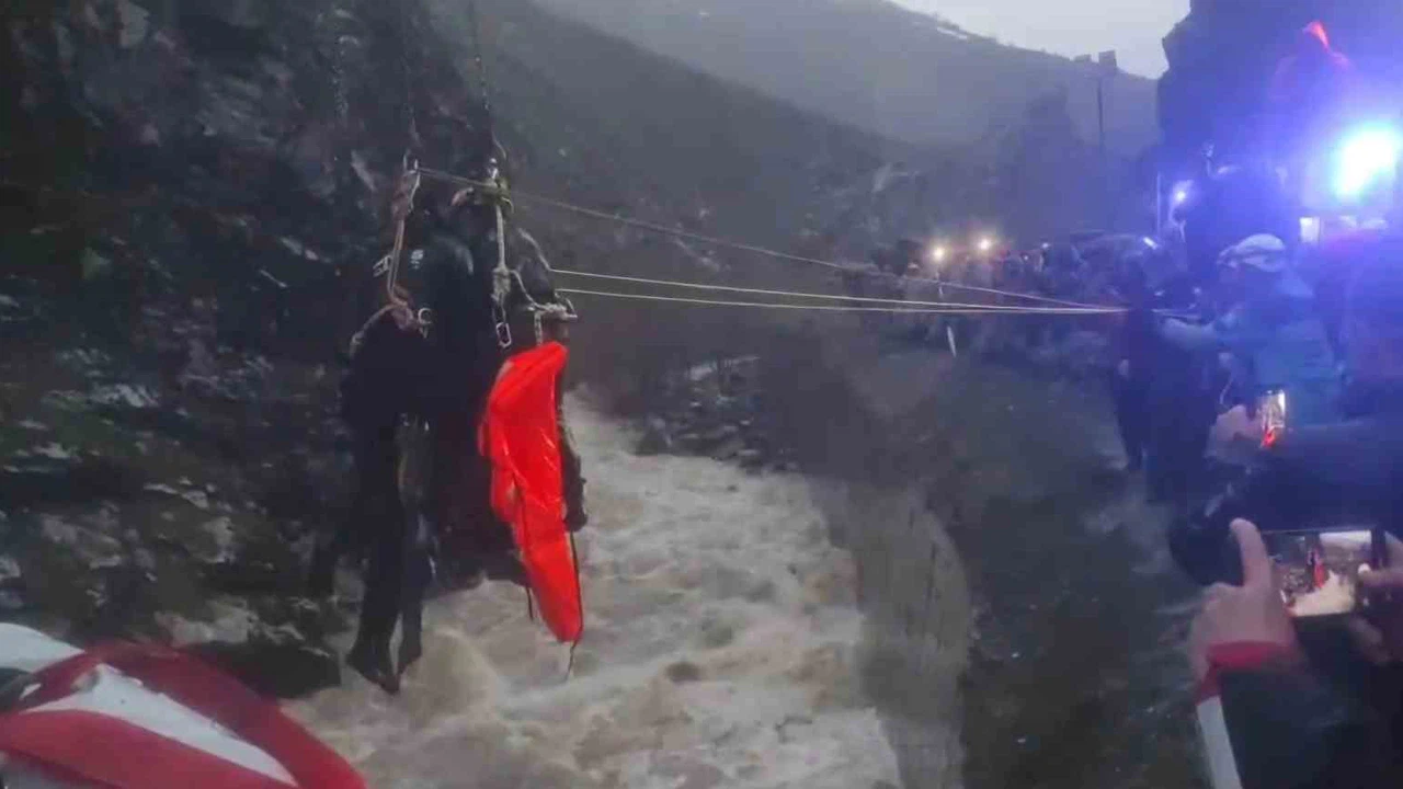 Tatvan’daki mikser kazasında sürücü hayatını kaybetti