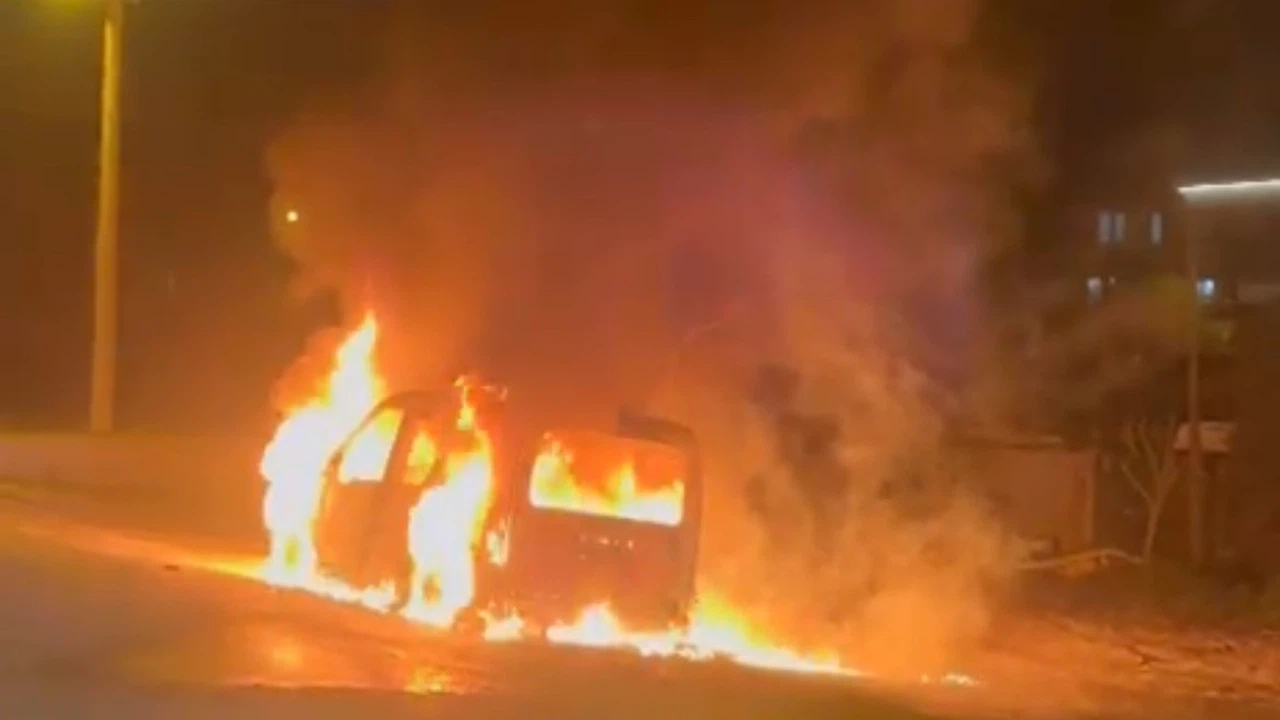 Tekirdağ’da korkutan yangın: Seyir halindeki araç alev topuna döndü