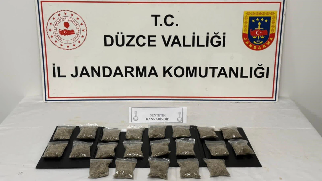 Uyuşturucu maddeleri paketlerken yakalandı