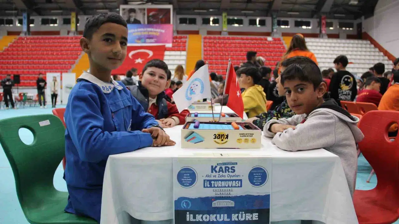 Hamleler stratejik, heyecan dorukta: Kars’ın minik beyinleri Türkiye finali için ter döktü