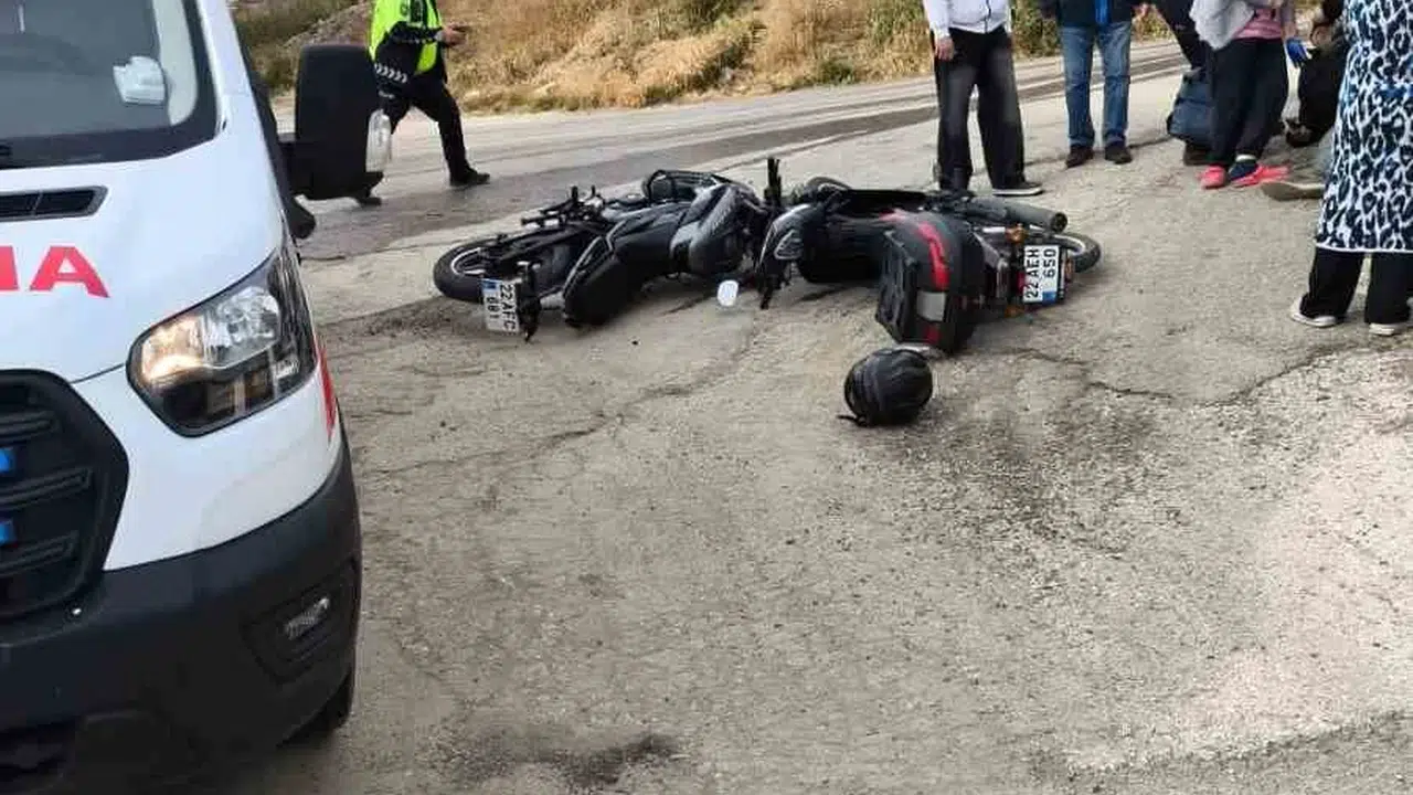 Keşan’da motosikletler kafa kafaya çarpıştı: İki genç sürücü hastanelik oldu