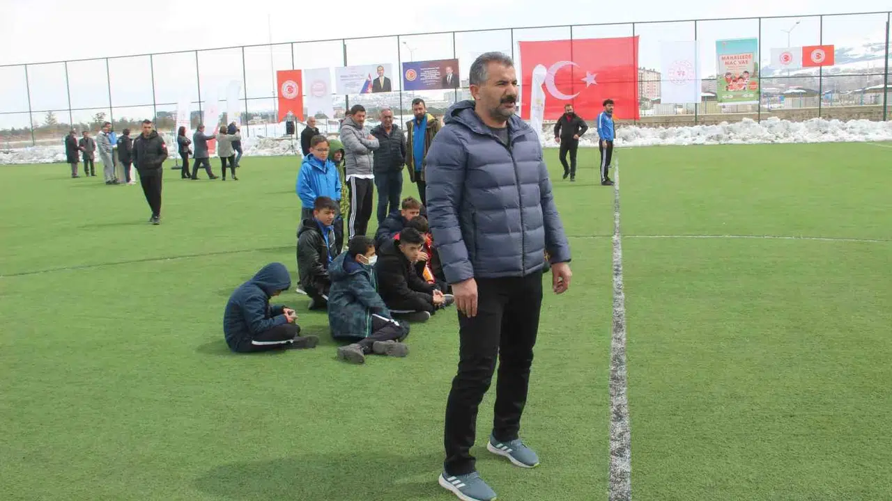 20 yıllık emeğini şampiyonluklarla taçlandırdı: Eğitimde iz bırakan vedaya görkemli final