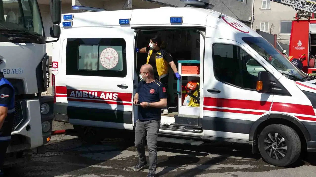 Pendik’te sabah saatlerinde korku dolu anlar: Alevler evi küle çevirdi