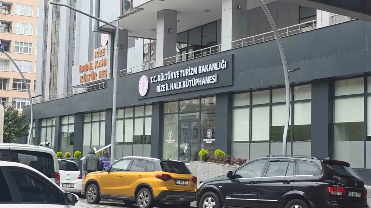 Sınav maratonunda büyük şok: Kütüphaneler kapalı olunca YKS adayları sokakta kaldı
